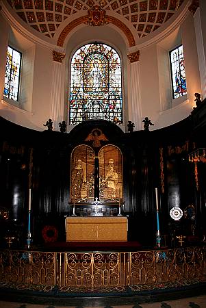 St Clement Danes - The Sanctuary